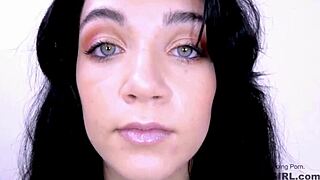 Klasická brunetka stunner dostáva tvrdo šúchanú v modelskom konkurze