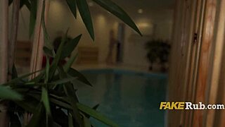 Amico, ho fatto una scopata rischiosa al bordo piscina con questa carina ragazza italiana, così calda!