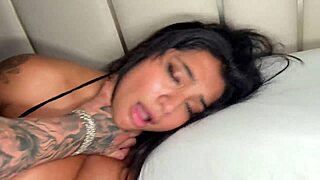 मेरी पहली वाइल्ड राइड स्क्वर्टिंग टीन 18+ यास्मिना खान के साथ