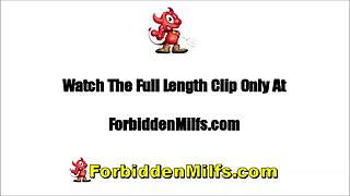 アジアンミルフが下宿人とセックスしながらティーン18+がワイルドパーティーに参加