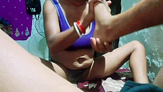 Pasierb maca duże cycki i cipkę macochy w zatłoczonym autobusie