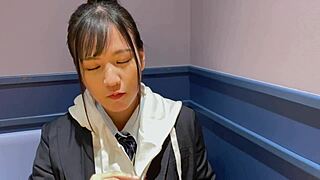 야, 이 야생 아시아 카우걸이 하드 라이딩하는 거 봐