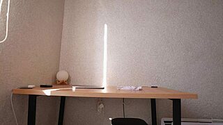 Model cu corp perfect tachinează cu chiloți pe fund micuț 18+