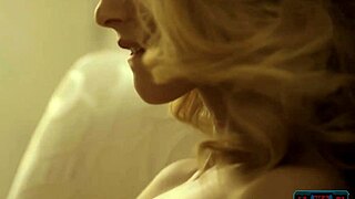 Hej Cara Mell, pokaži nam to blond cougar telo v strgani perilo!