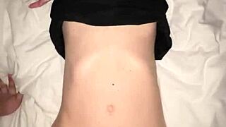 Хей, сладко момиче 18+, никога ли не си бръснала путката преди да загубиш девствеността?