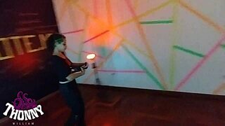 Когда-нибудь задумывались, как подолатра-массажистка вроде леди милф творит магию за кулисами с навыками босиком? Это безумие!