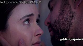 lei ama come lui la scopa in missionario, spingendo il cazzo profondo nella sua figa stretta