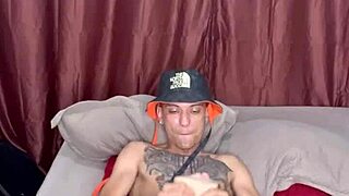 Thiago Kelton Comendo Bunda de Silicone no Quarto