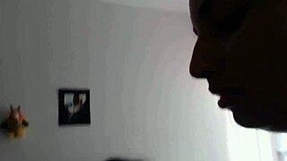 Recopilación de doble mamadas con Venus compartiendo polla junto a su amiga AlexaChris20 en primer plano