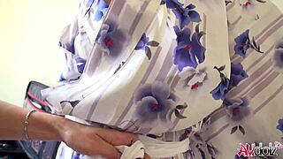 Saki Aoyama's kimono tease in public, bolder than ever