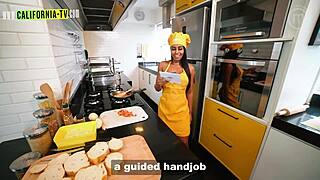 clara wellen caught naked opening door for delivery! 😂