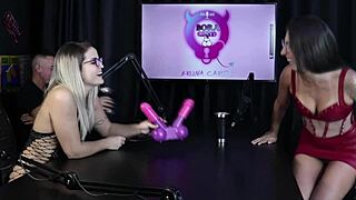 Morena and loira get naked, have their pussies licked after sharing sensual stories with friends.