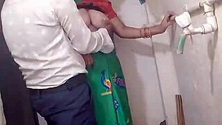 Bhabhi got rid of her boredom in an exciting way