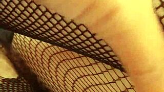 Greta Traps a Mature Lady's Feet in a Sexy Net!