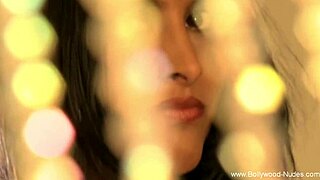 Exotic dance by an erotic Indian woman captivates the moment