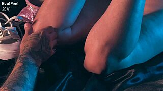 i lick artemis's sweaty barefoot toes up close