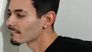 Fomos pegos no flagra pelo amigo do marido