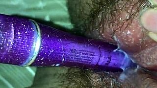 bbw uses vibrator on her hairy pussy in solo play