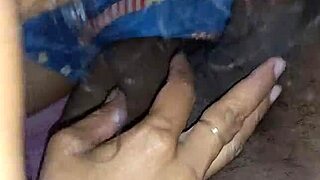 Joven Blaca De Co�o Virgen Tomando Enorme Polla Negra Del Amigo