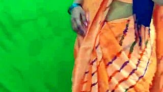 Indian bhabhi caught changing saree in sneaky video! 😜