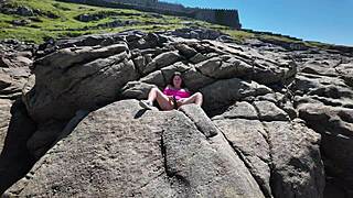 curvy milf cumed on beach 😏