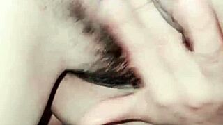 Me orin� hasta quedar bien mojada, una calentura que no lo soport�, she moans in intense squirting session.