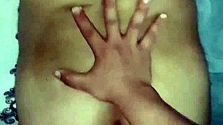 mi vecino viene cuando no está mi esposo y charlamos sobre nuestras vidas