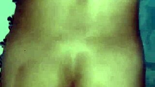 mi vecino viene cuando no está mi esposo y charlamos sobre nuestras vidas