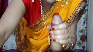 Bahu Enters Sasur's Room with Dirty Talk