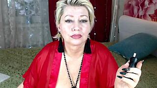 Mature webcam slut masturbates artfully