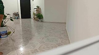 Vecina Gordita Hace Limpieza En Su Nuevo Departamento