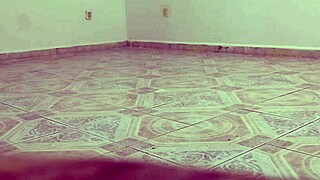 Vecina Gordita Hace Limpieza En Su Nuevo Departamento