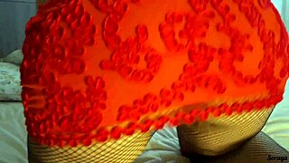 Madrasta tries on outfit and asks son for opinion