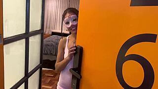 Quando o corninho do meu amigo sai eu fodo a mulher dele no pelo