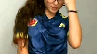 chica hace un baile sensual para la webcam 😍