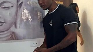 Novice Real Estate Advisor Seduces Client To Take The Apartment With Her Big Ass!