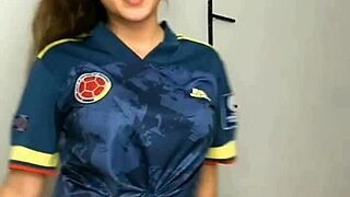 chica hace un baile sensual para la webcam 😍