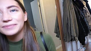 picked up a long-haired girl on the street and brought her to the hotel 😍