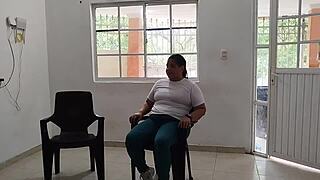 latina gordita termina teniendo sexo duro con su vecino porque su marido está trabajando 😏