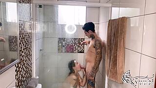 Novinho nao controla o tesao e come melhor amiga no banho.