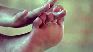 Euro babes give footjob cumshot 😍