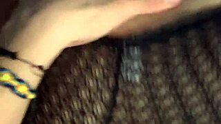 me la cojo en el baño ondeados y después la paso al cuarto su novio ni se enteró