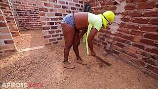 Big booty worker gets outdoor encounter part 1