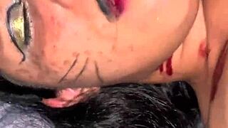 Fiesta de halloween y entran al cuarto a follar de lo caliente que estaban parecia virgen de lo cerrada que estaba!