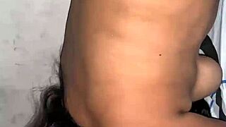 Fiesta de halloween y entran al cuarto a follar de lo caliente que estaban parecia virgen de lo cerrada que estaba!