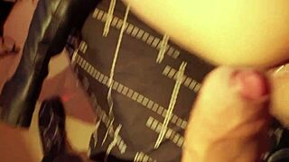 festa de halloween casada deu no pelo e tomou gozada dentro do cu e o corno assistiu tudinho de perto