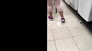 sofi elizabb looks stunning in her pink leggings