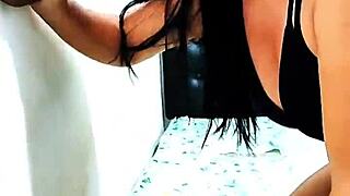 porn� interracial de halloween com �leo nos seios enteada branca gostosa chupa o padrasto negro e bem dotado