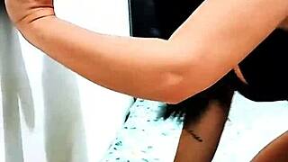 porn� interracial de halloween com �leo nos seios enteada branca gostosa chupa o padrasto negro e bem dotado