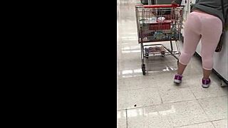 sofi elizabb looks stunning in her pink leggings